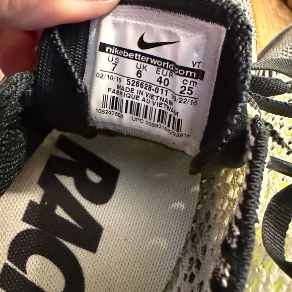 Nike Flyknit Racer - Picture 4 of 4